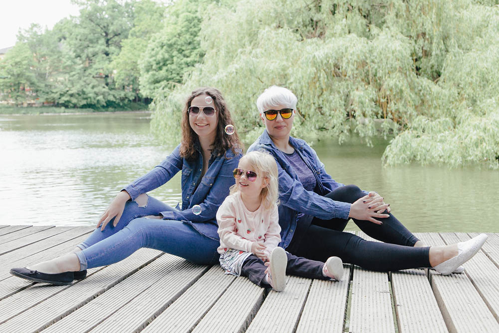 Mama, Tochter und Tante am See - Familiefotografie, Familienfoto, Familienbilder